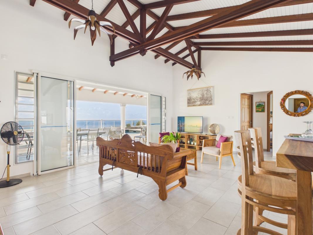 Location villa 3 chambre sainte luce -salon vue télé